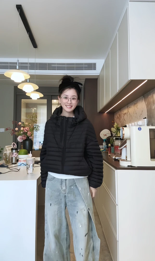 2025年新款90白鸭绒保暖轻薄宽松短款排骨女士羽绒服