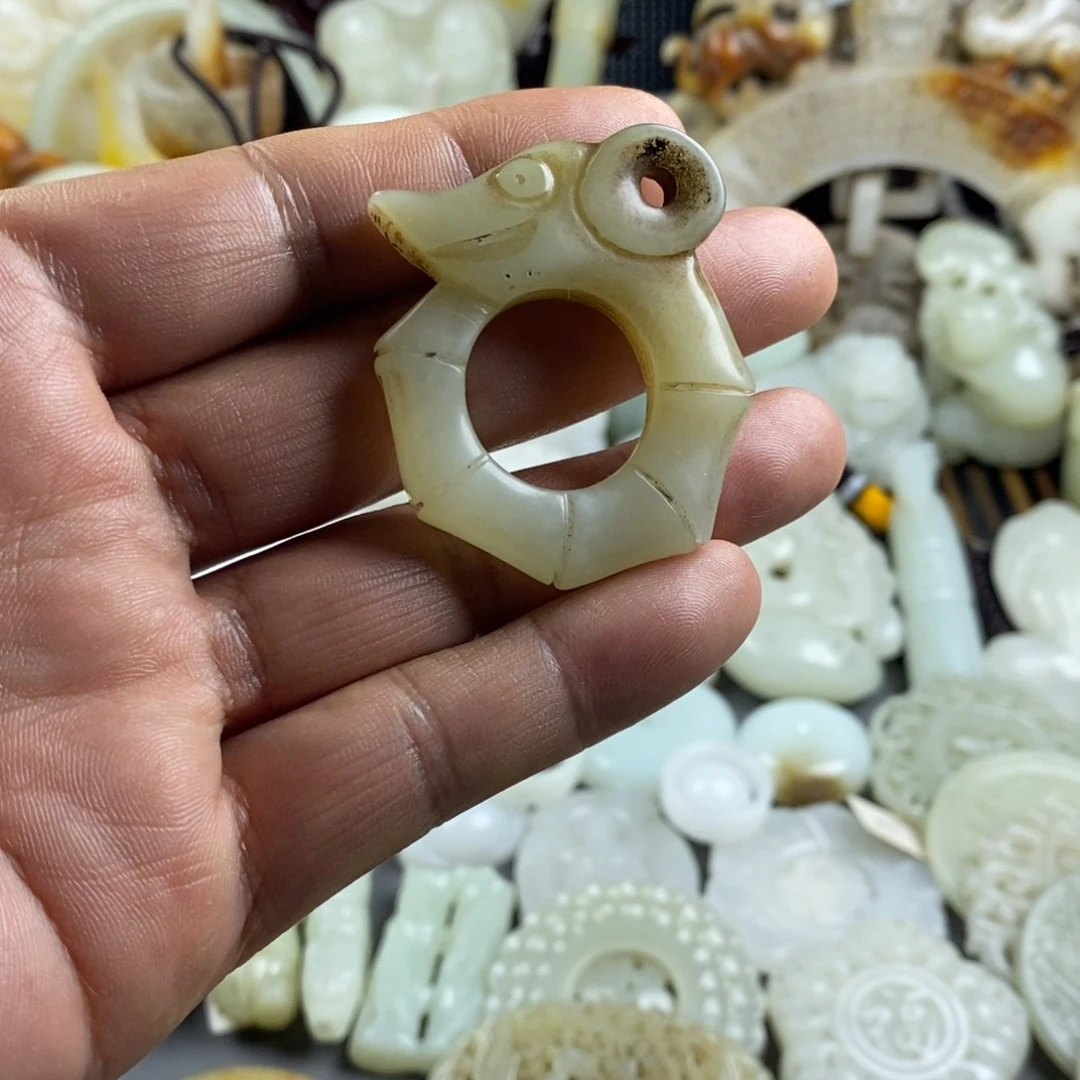 逍***郎和田玉（糖玉）未镶嵌颈饰