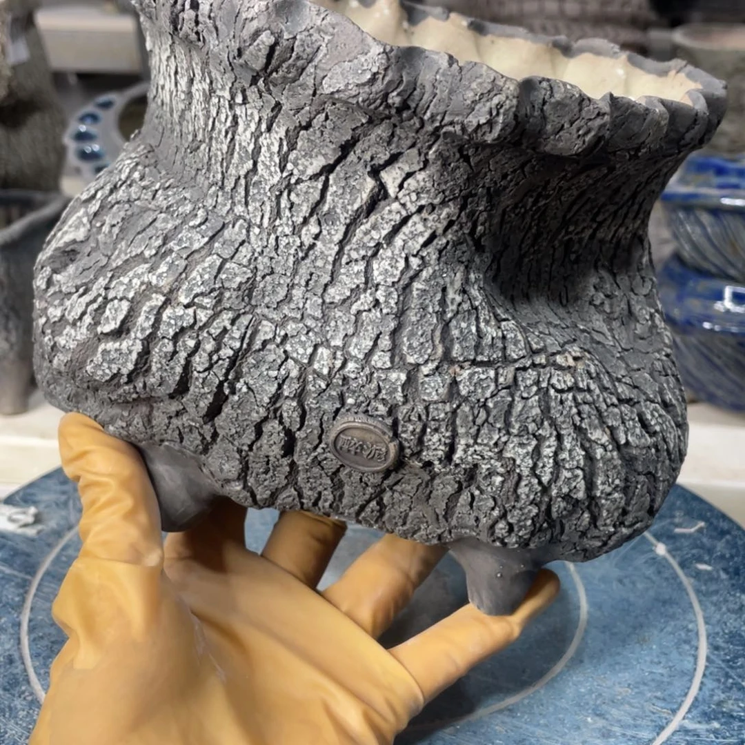 红陶微瑕的脸上有一丝的