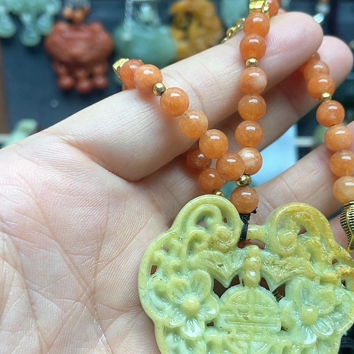 未镶嵌蛇纹石玉颈饰