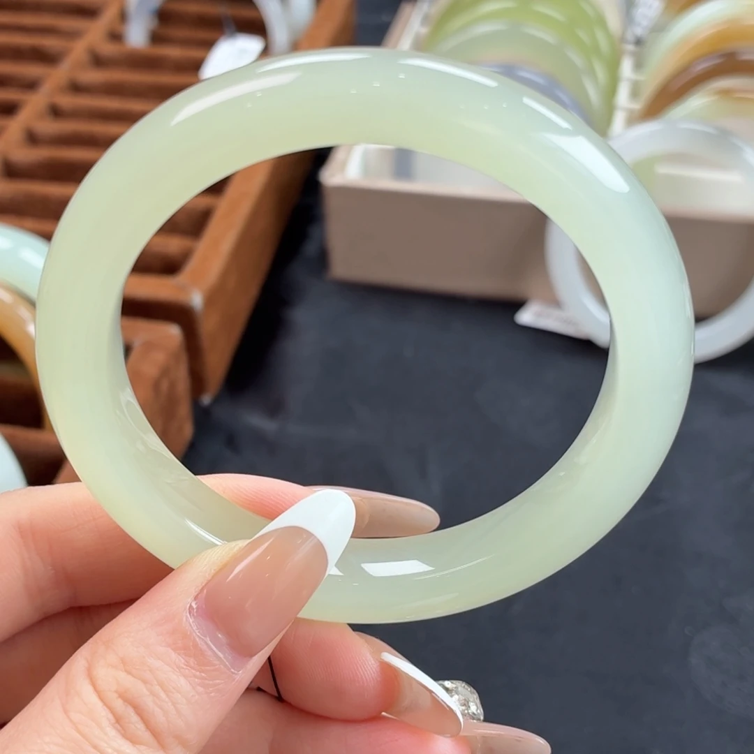 和田玉未镶嵌手镯浅冰晴荧光底透手感4