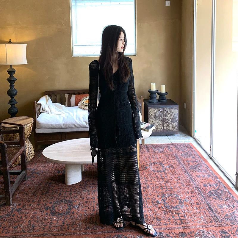 【午后花园3.0】RARE ME早春新款度假气质浪漫复古V领镂空连衣裙