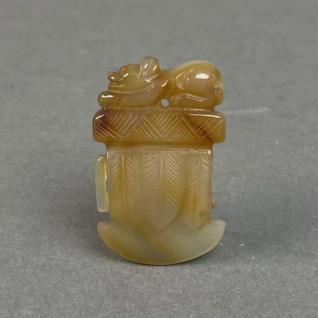 Tgz02 清代 玛瑙府上有兽佩