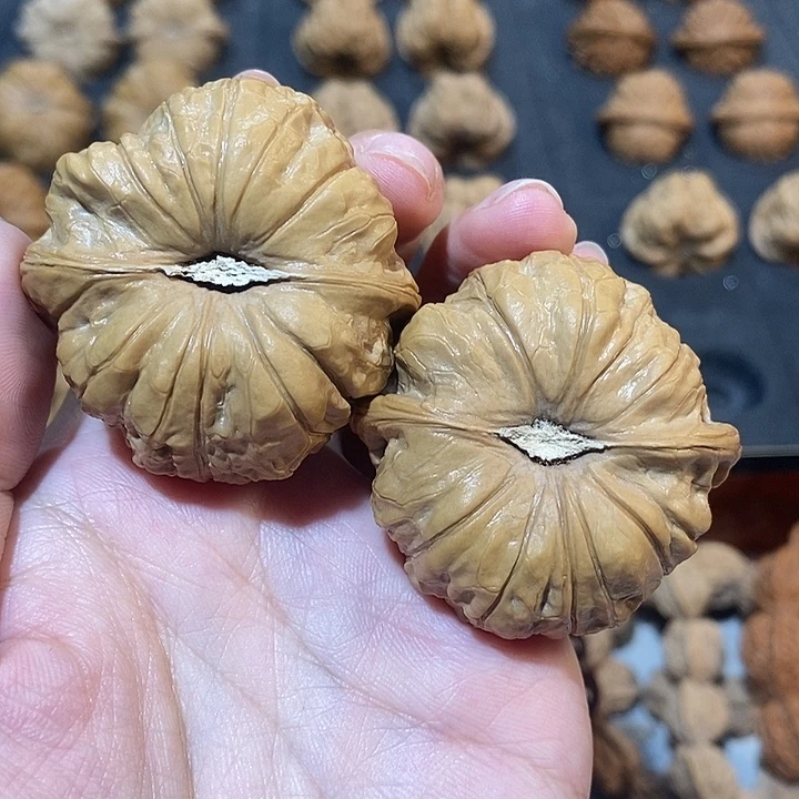 哪***_吊坠桃核山地南瓜44