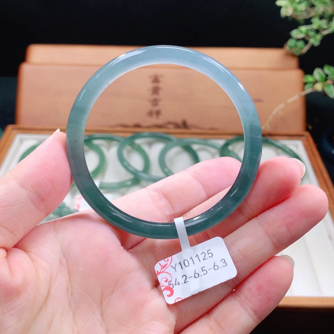 翡翠手镯（圆镯）未镶嵌