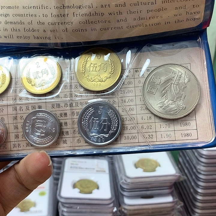 菡***币其他普通金属1980长城币双天王黑本套装