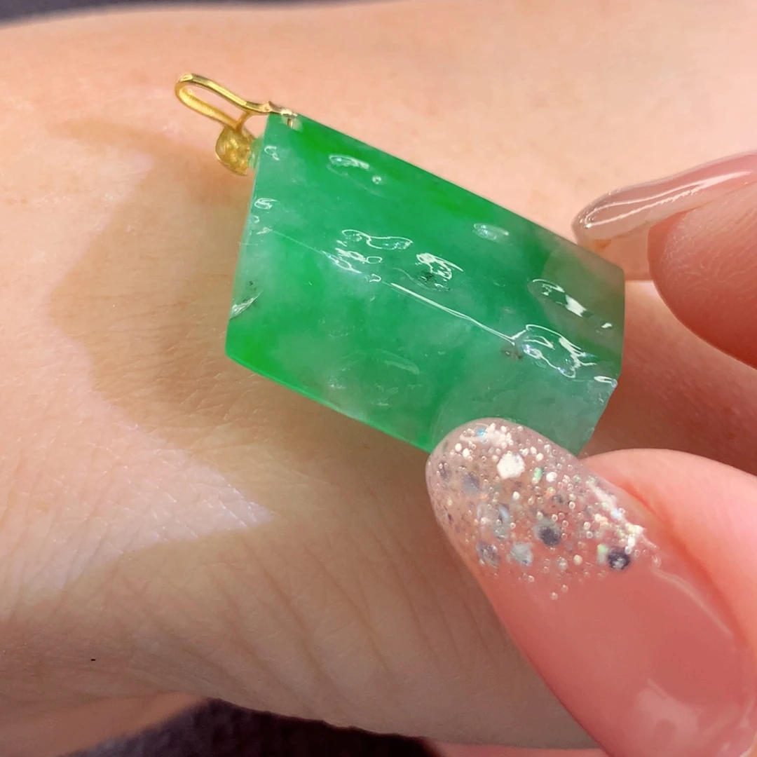 翡翠18K金镶嵌颈饰翡翠