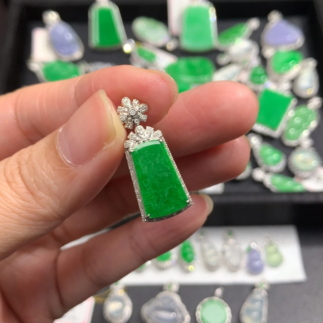 翡翠18K金镶嵌吊坠(不含链)裸石不厚