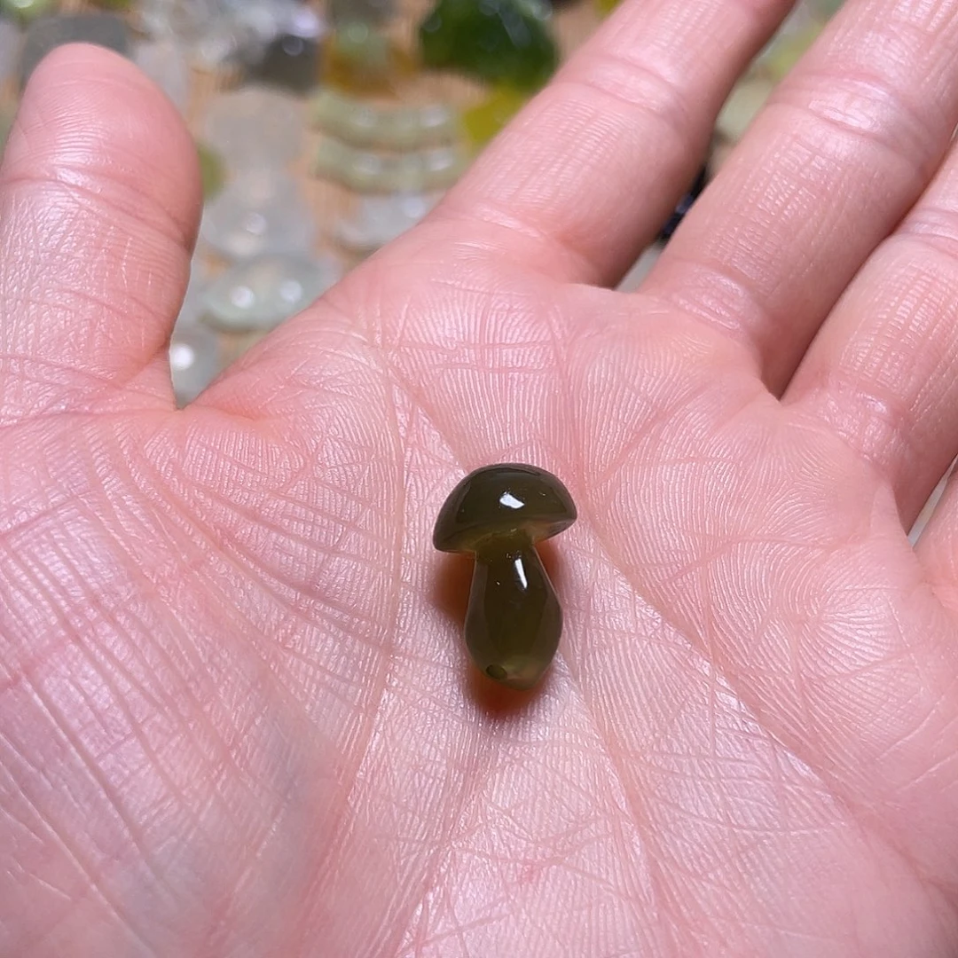 用***3蛇纹石玉未镶嵌吊坠