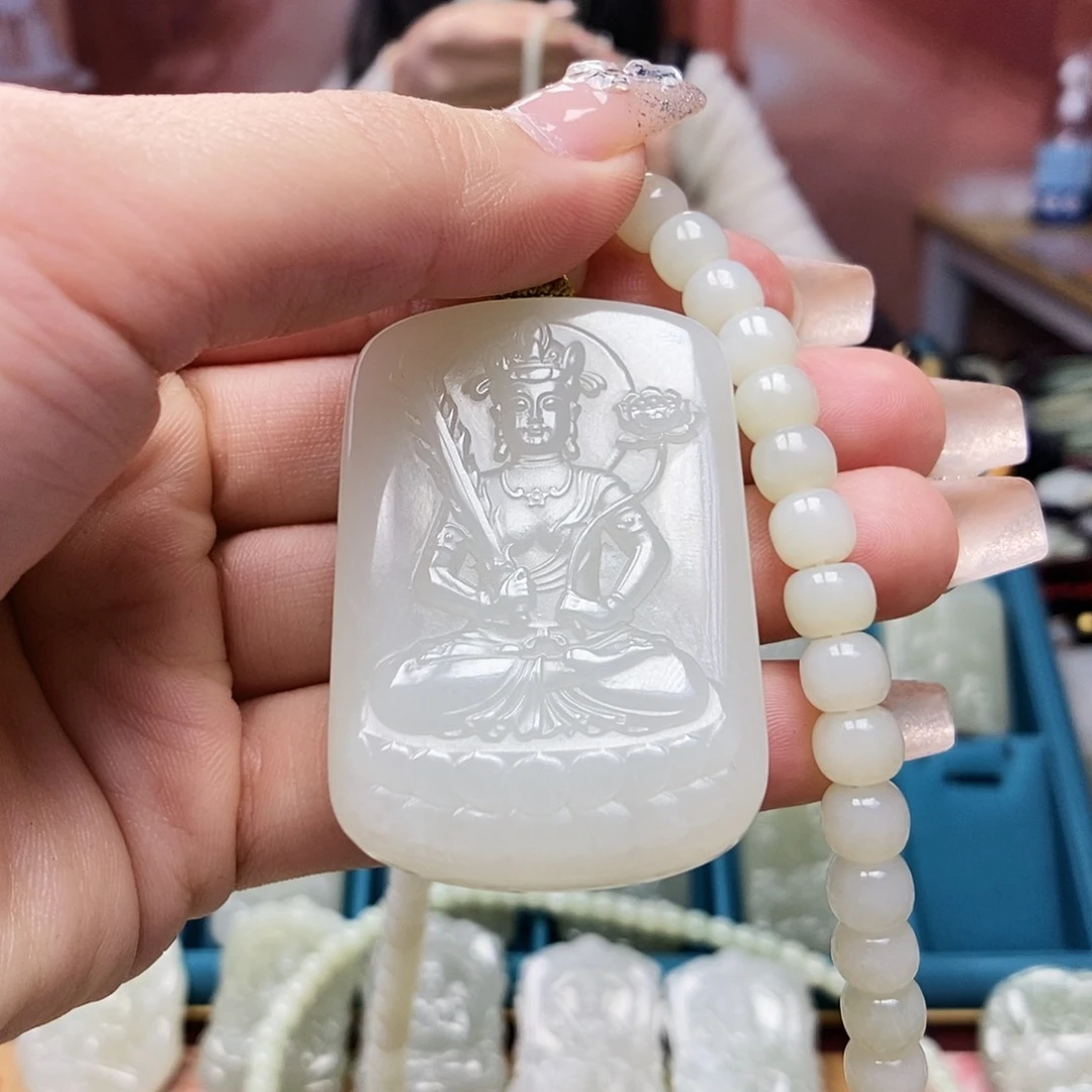 和田玉颈饰未镶嵌?****灯