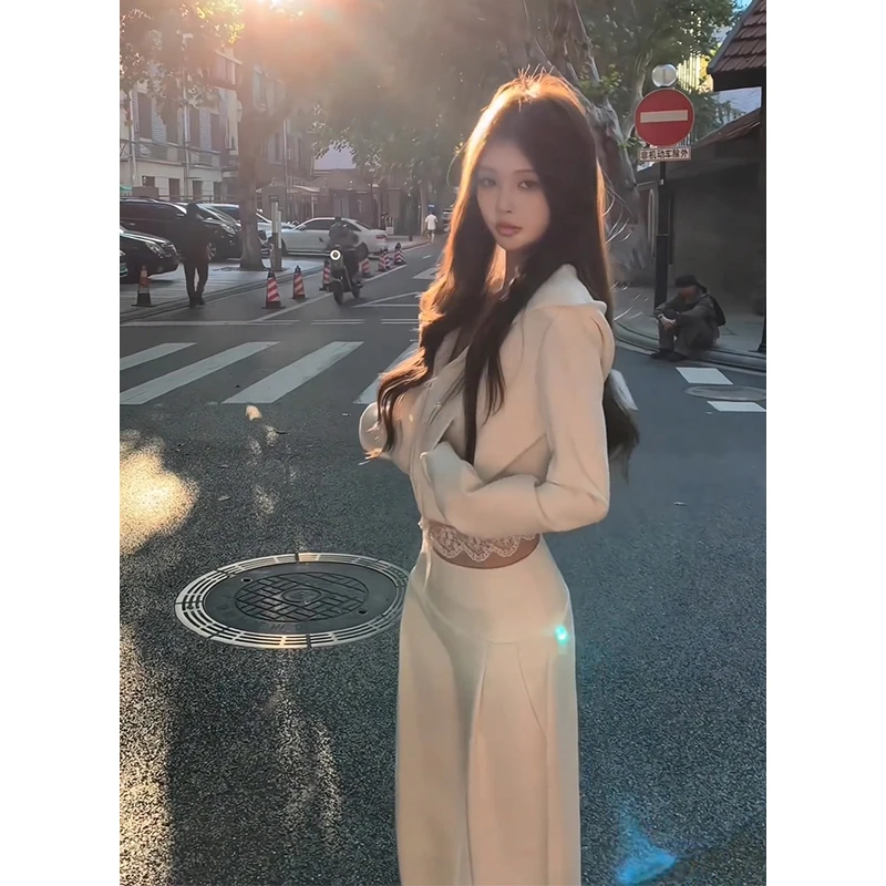 2025秋季新款法式气质短款连帽长袖上衣蕾丝吊带背心高腰阔腿长裤