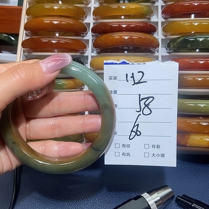 蛇纹石玉未镶嵌手镯?***开