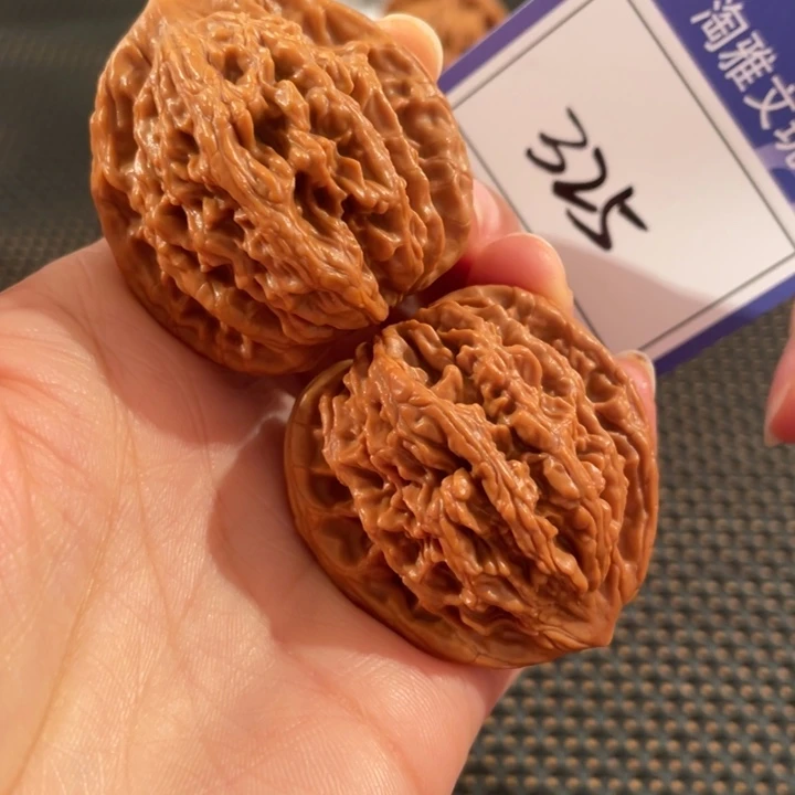 文玩核桃把件325号4.2虎头全品