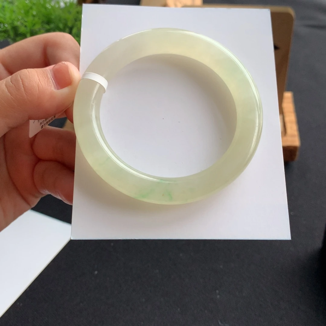 翡翠手镯未镶嵌手镯