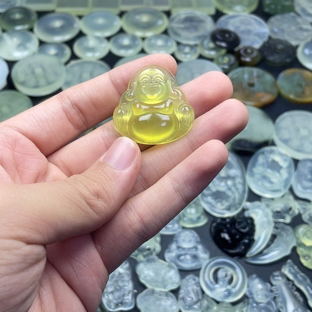 岫玉未镶嵌颈饰佛公