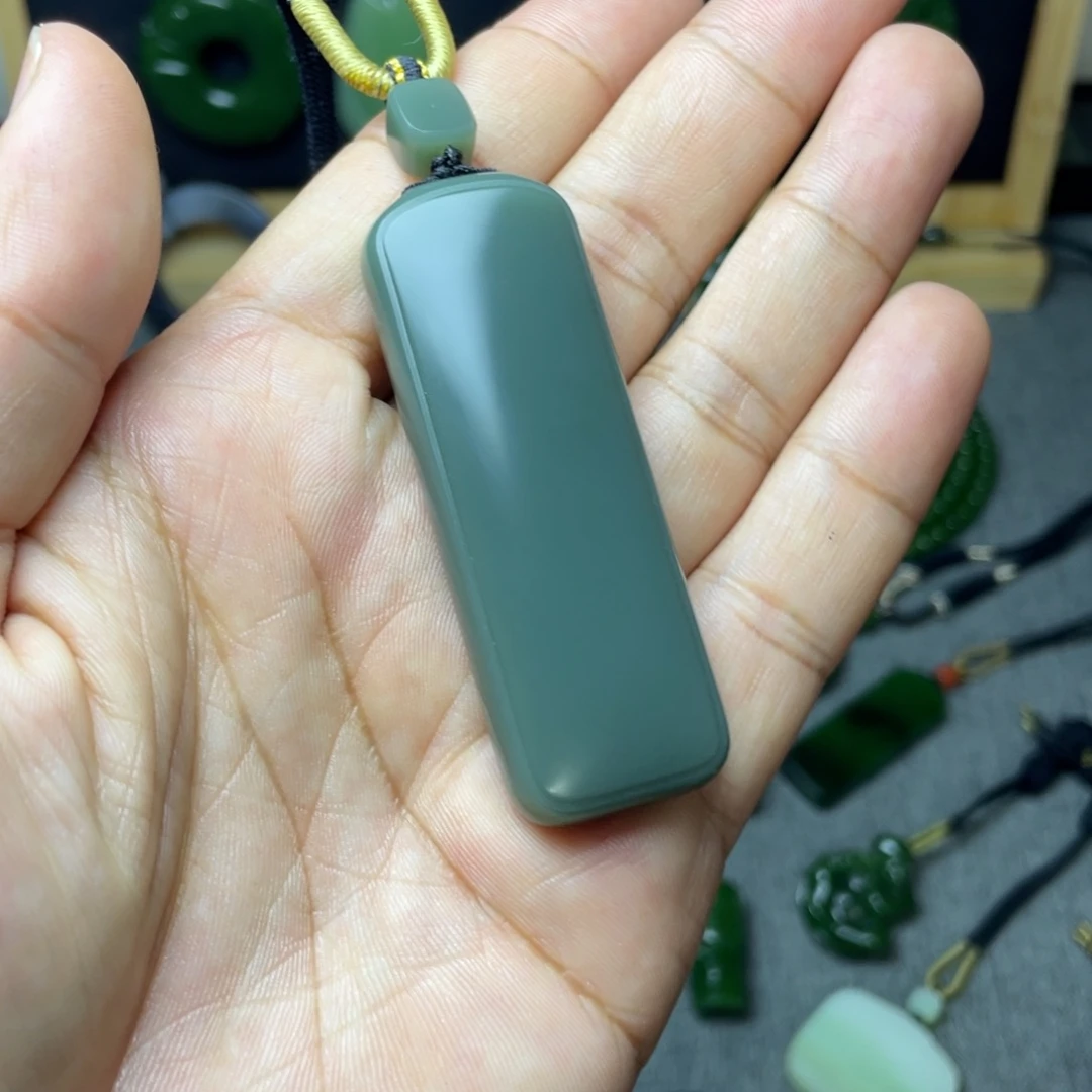 ****y和田玉未镶嵌颈饰