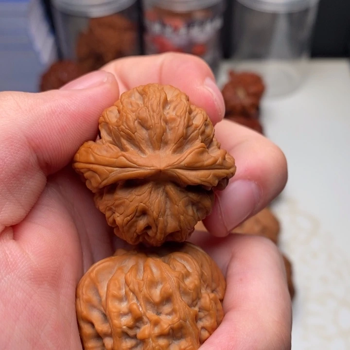 苏***磊文玩核桃把件37红锦鲤