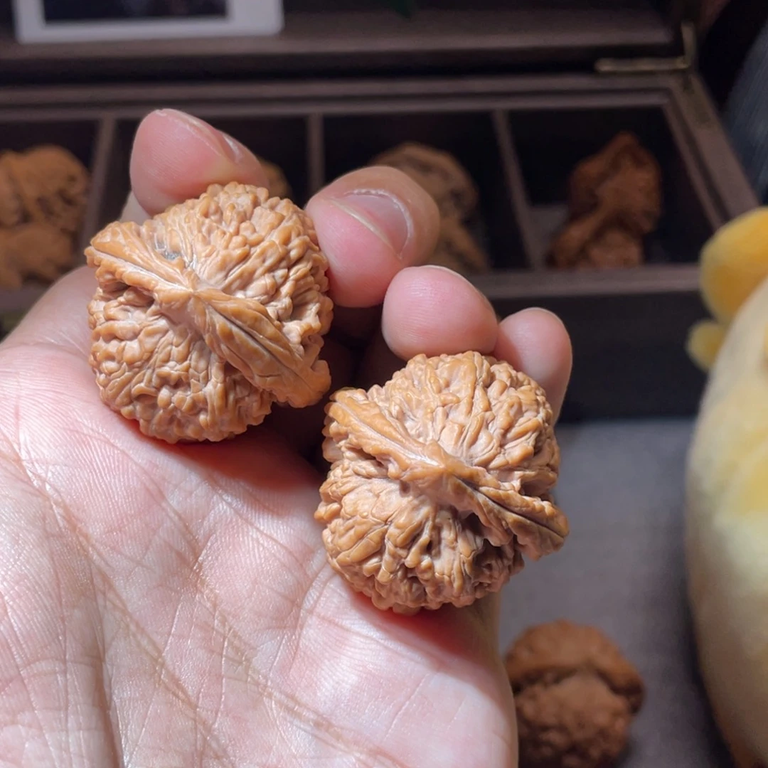 文玩核桃吊坠超*草脑纹