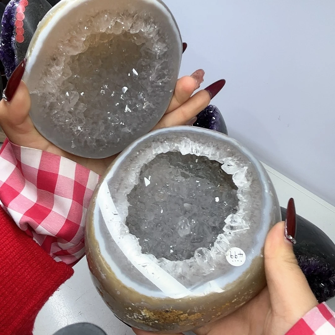 水晶大型摆件（非配饰）未镶嵌自****?