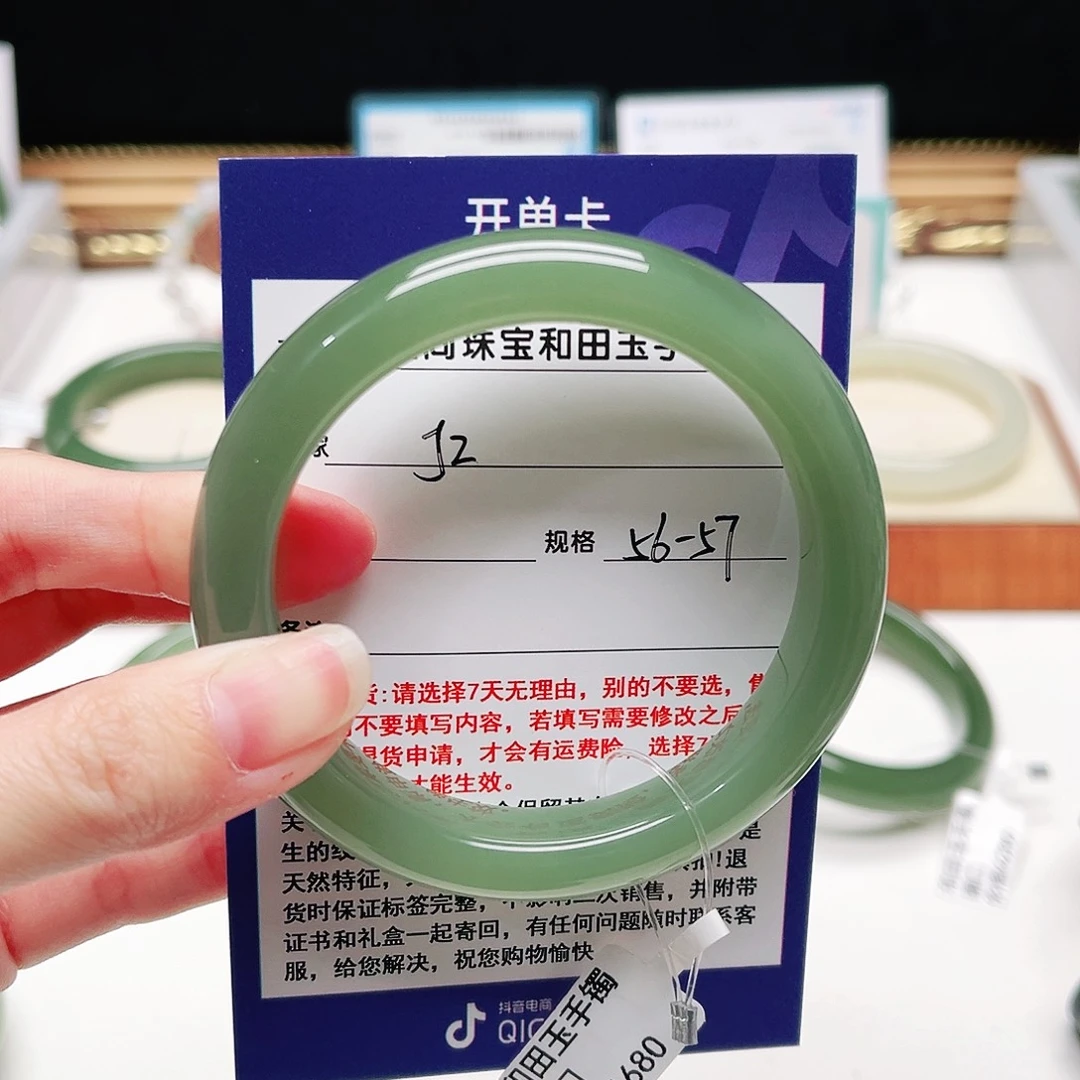 和田玉未镶嵌手镯