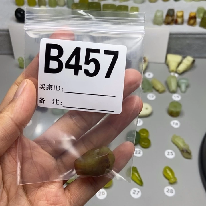蛇纹石玉未镶嵌颈饰咖***苦