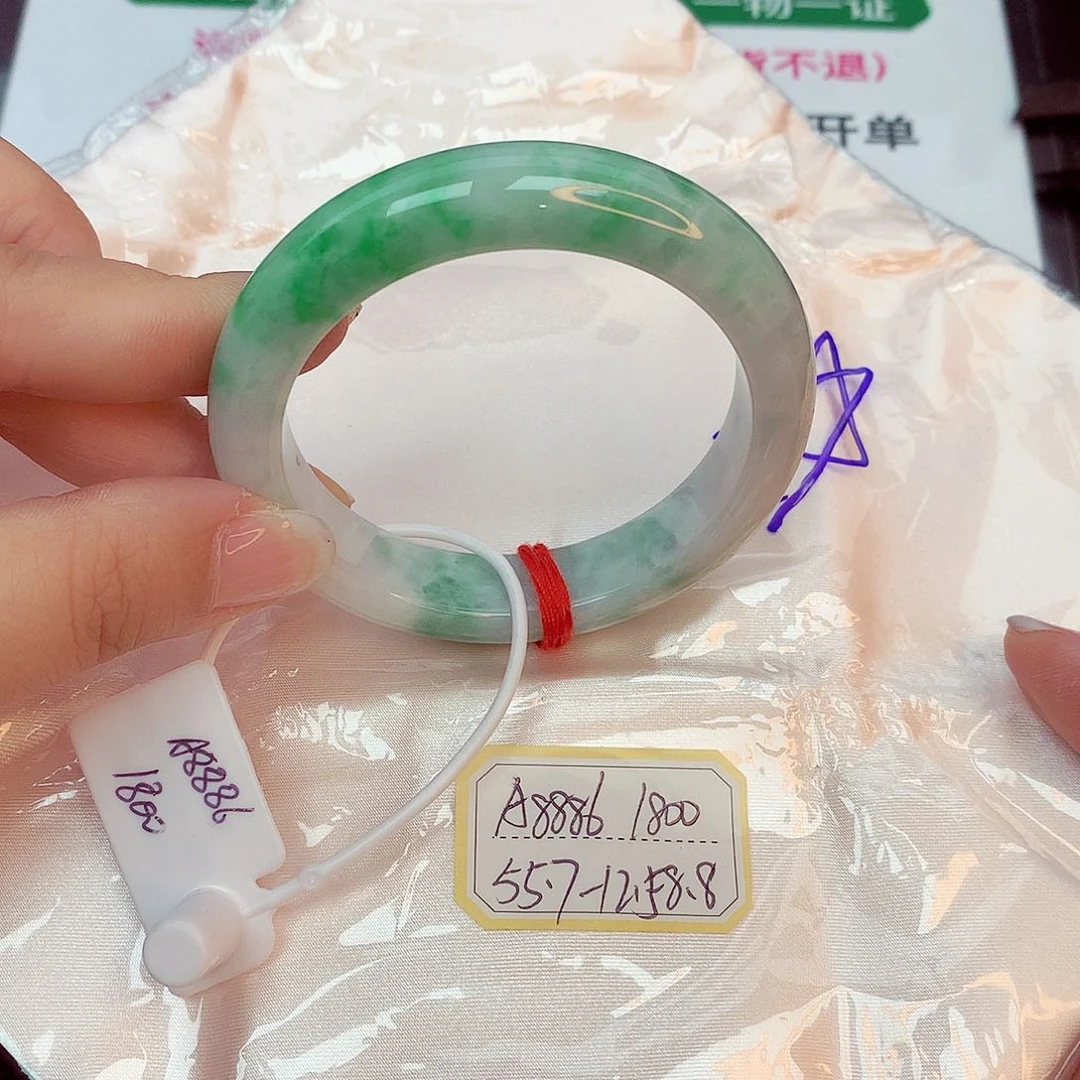 翡翠手镯未镶嵌缅甸翡翠