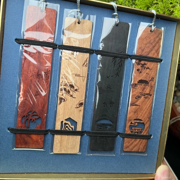 檀木手把件书签套装一套四季带礼盒