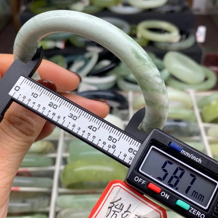 蛇纹石玉未镶嵌手镯501