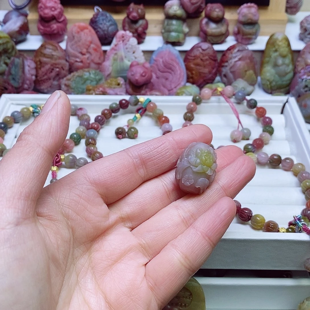 玛瑙/玉髓盐源玛瑙吊坠未镶嵌