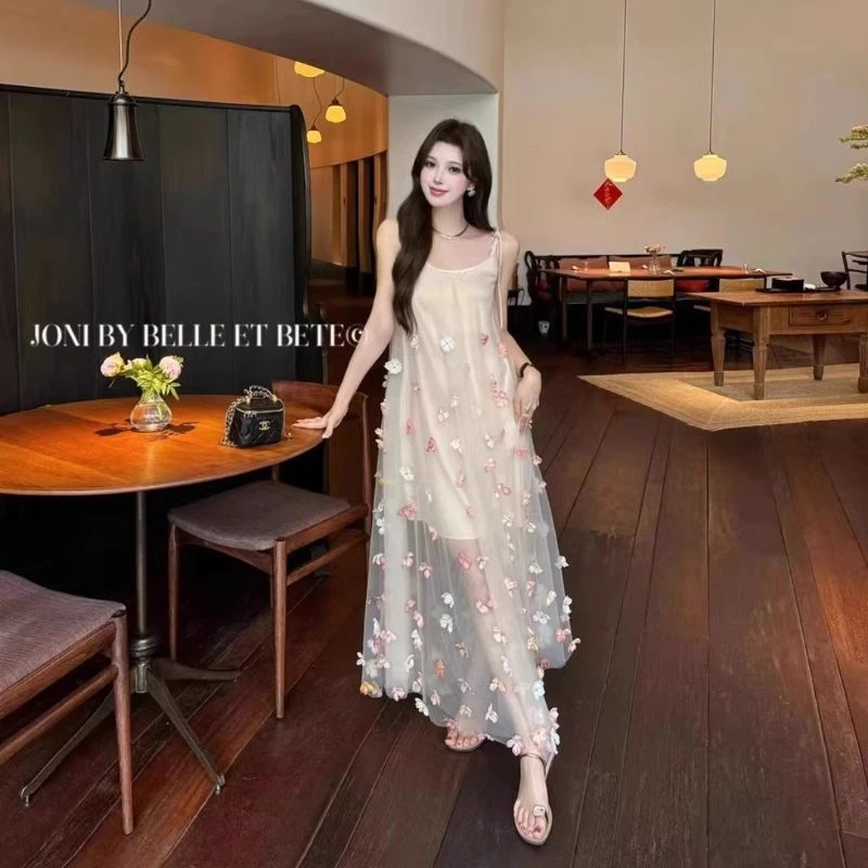 法式重工网纱立体花朵吊带连衣裙女夏季2024新款设计感小众长裙子