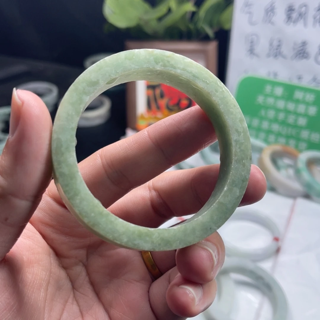 定制翡翠未镶嵌手镯