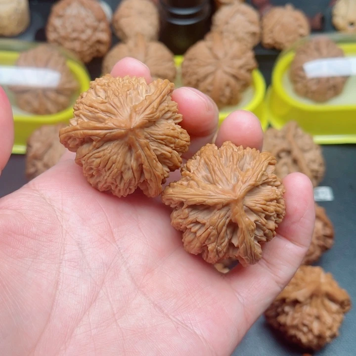 把件文玩核桃麦穗虎头三棱42×41×41
