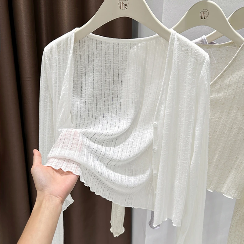 温柔风白色v领防晒短外套2025新款配裙子外搭设计感漂亮薄款开衫