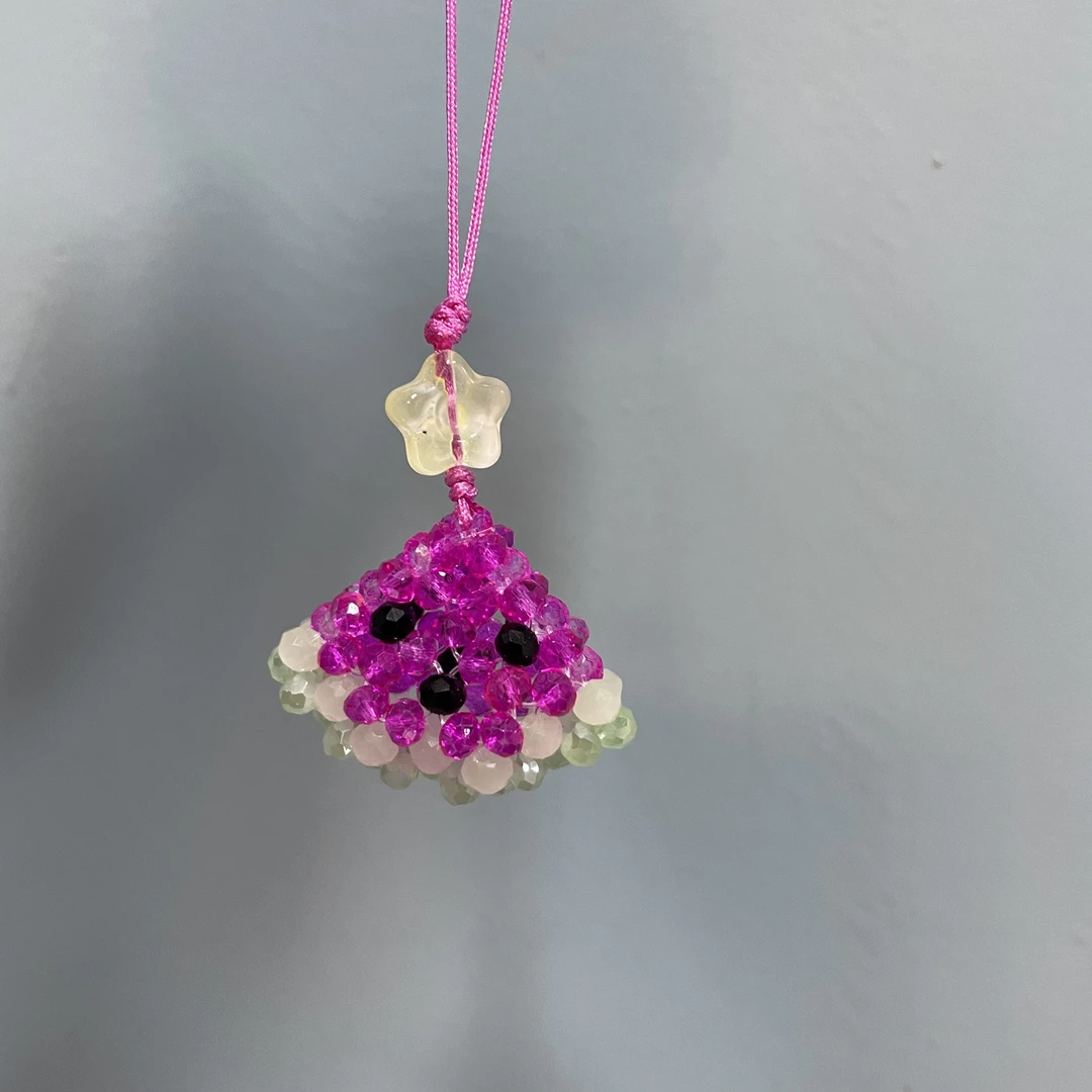 绳款编织玫红色西瓜手机坠E573