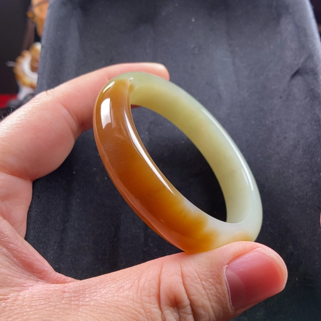 和田玉未镶嵌手镯