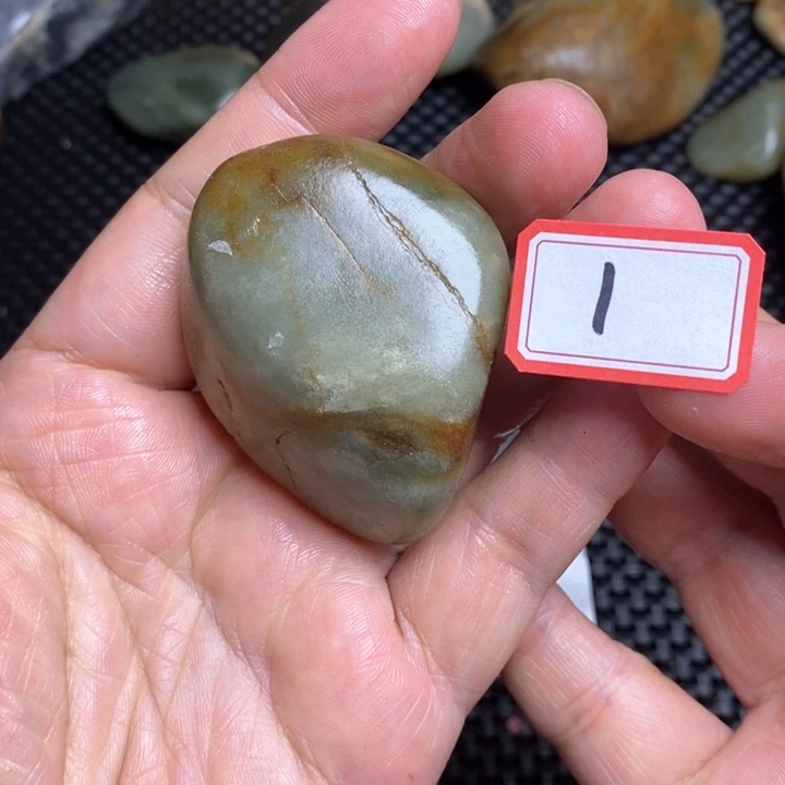 未镶嵌和田玉把件1