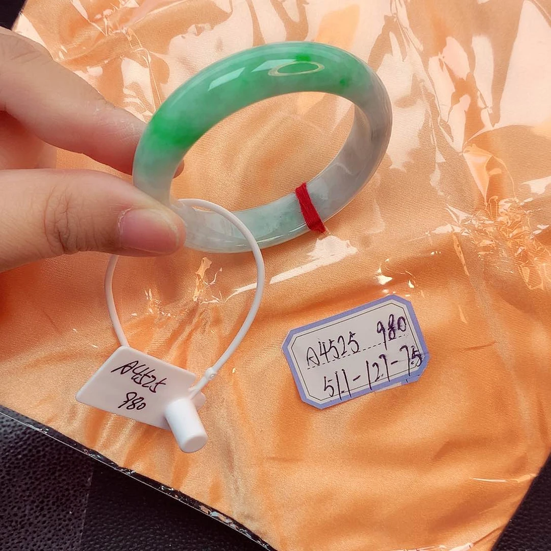 翡翠手镯未镶嵌天然缅甸翡翠A货