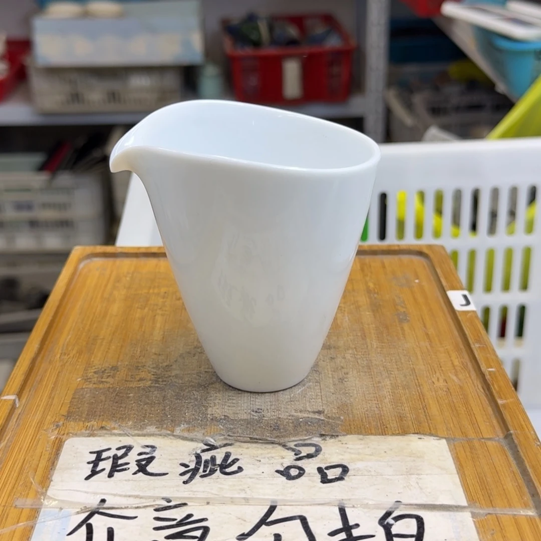 微瑕疵介意勿拍陶瓷器皿M714