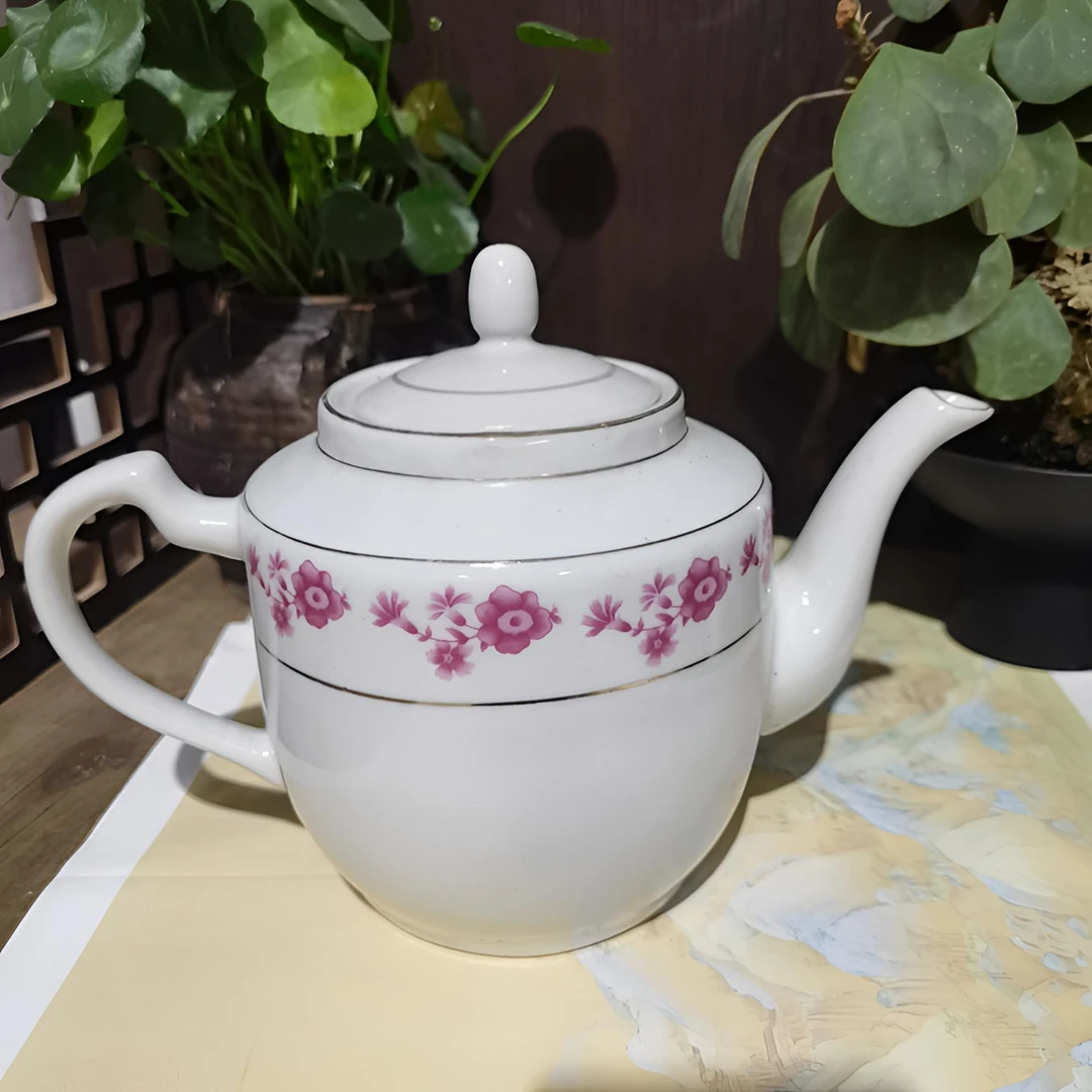 老瓷器老库存景德镇茶壶水壶带把小红花冷水壶800ml经典有工艺瑕
