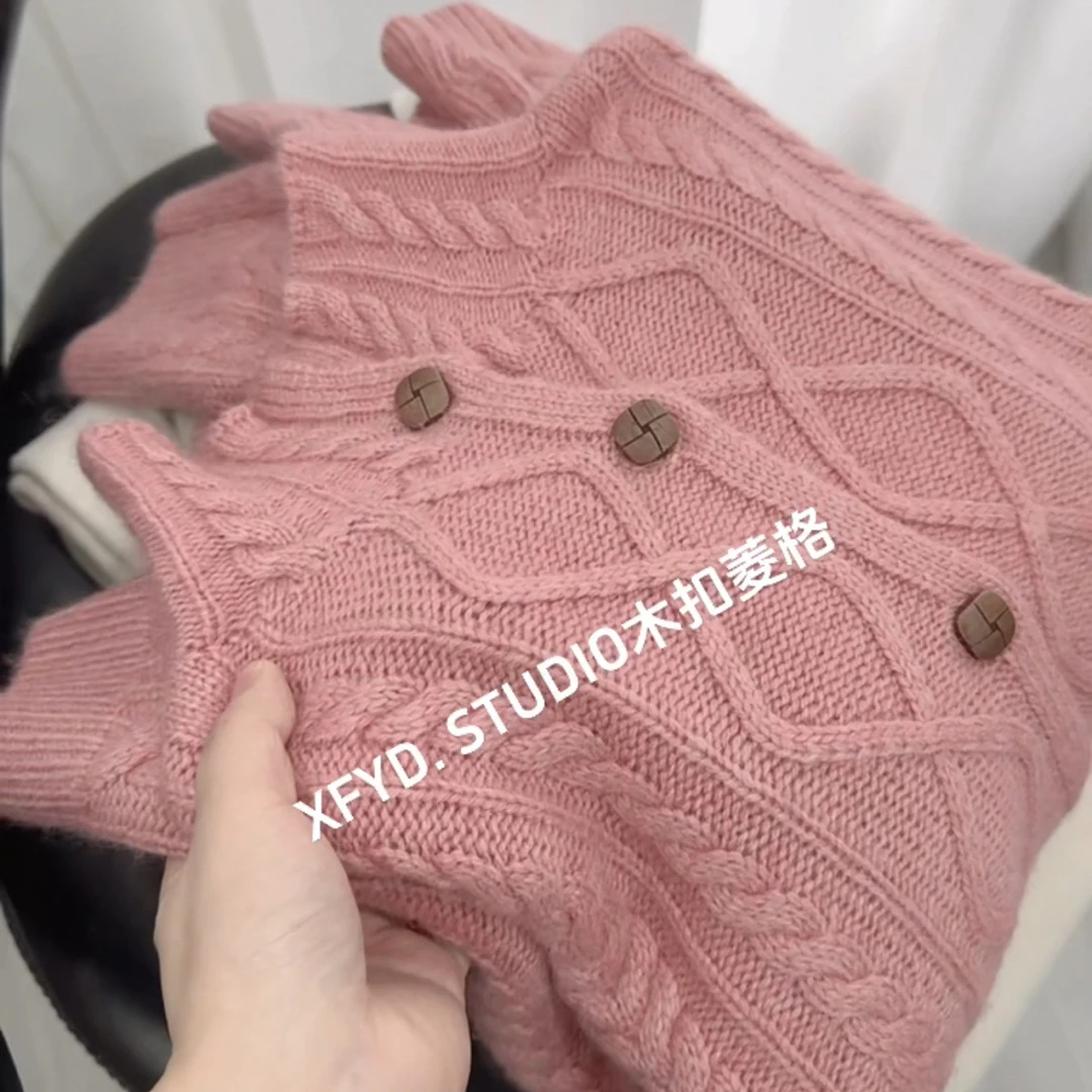 小朵家   ins穿搭#D9428木扣菱格 软糯韩系麻花半领毛衣