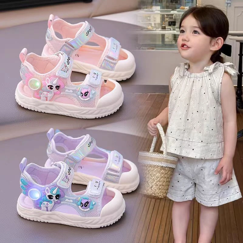 女宝宝亮灯包头凉鞋夏季新款1一3岁韩版防滑防踢学步鞋儿童沙滩鞋