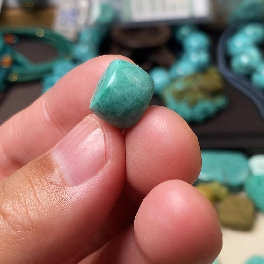 绿松石未镶嵌颈饰