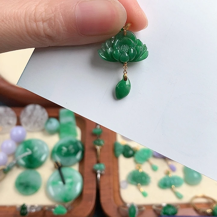 颈饰18K金镶嵌翡翠752367578