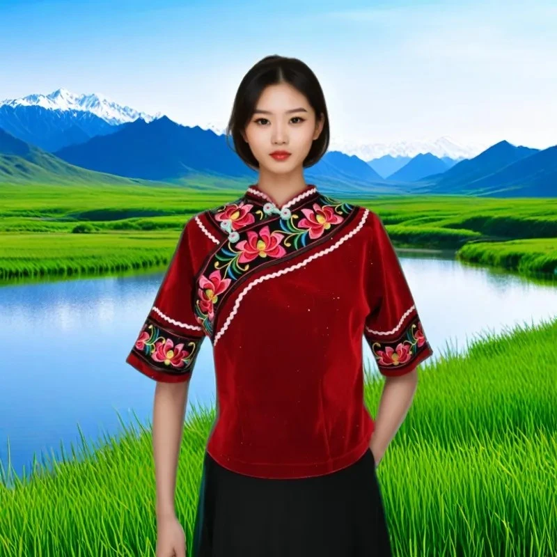 云南楚雄彝族左脚舞绣花女装中袖上衣民族风红金融布带闪片