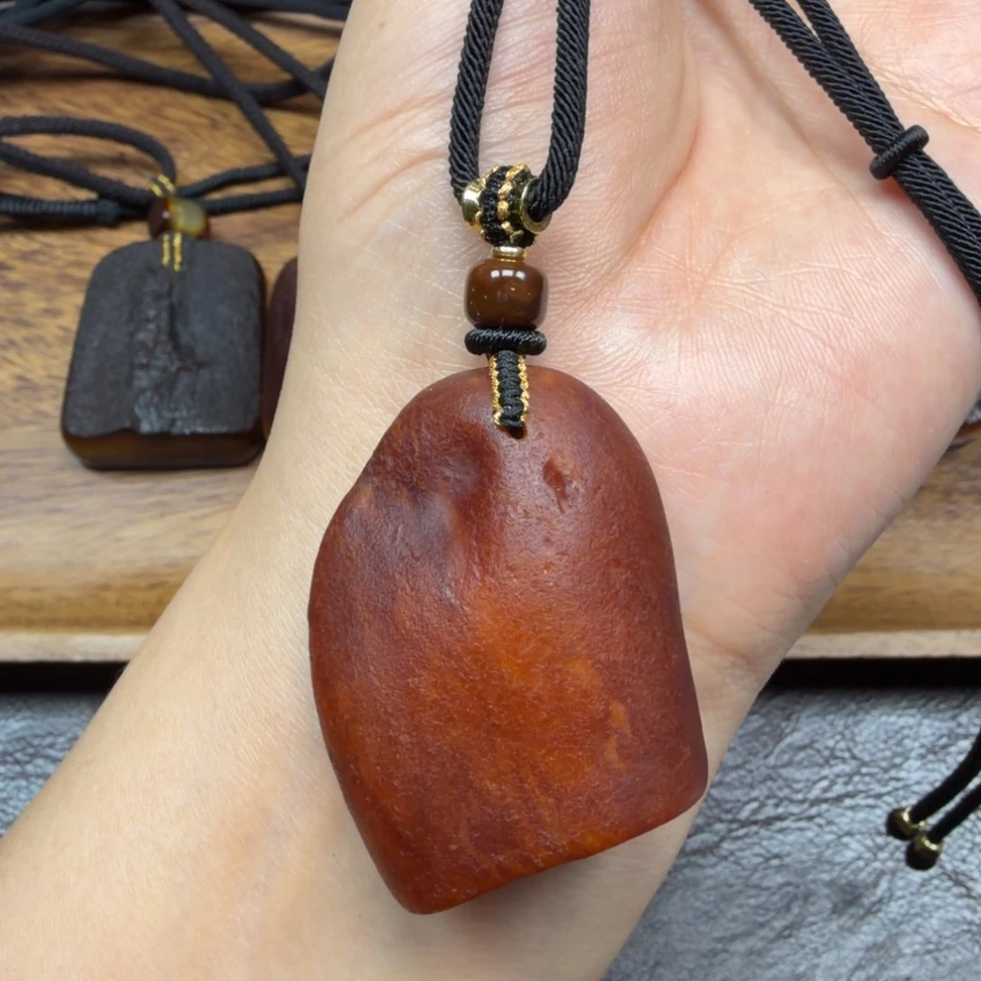 琥珀未镶嵌吊坠(赠链)