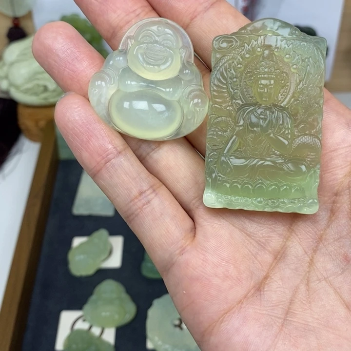 9***途未镶嵌蛇纹石玉颈饰
