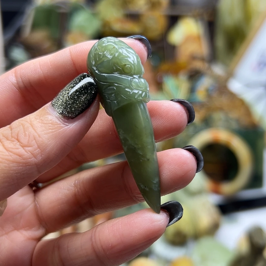 颈饰未镶嵌岫岩老玉（透闪石质玉）老玉龙牙