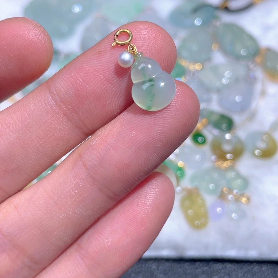 翡翠18K金镶嵌颈饰翡翠