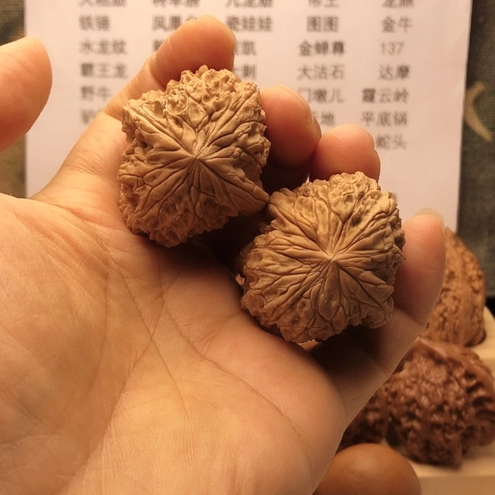 文玩核桃把件暴雪，边40