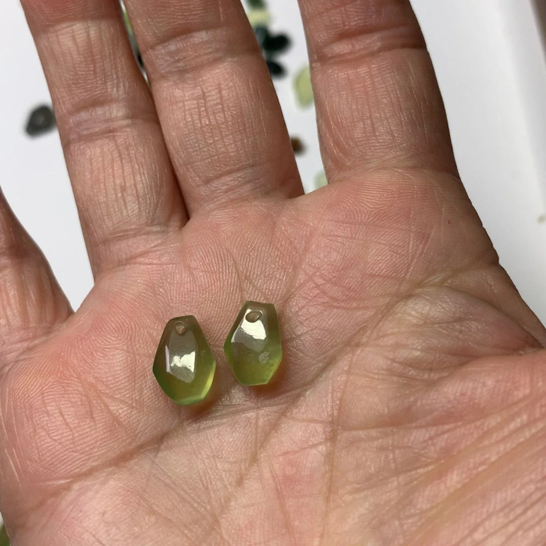 蛇纹石玉未镶嵌耳环慕*
